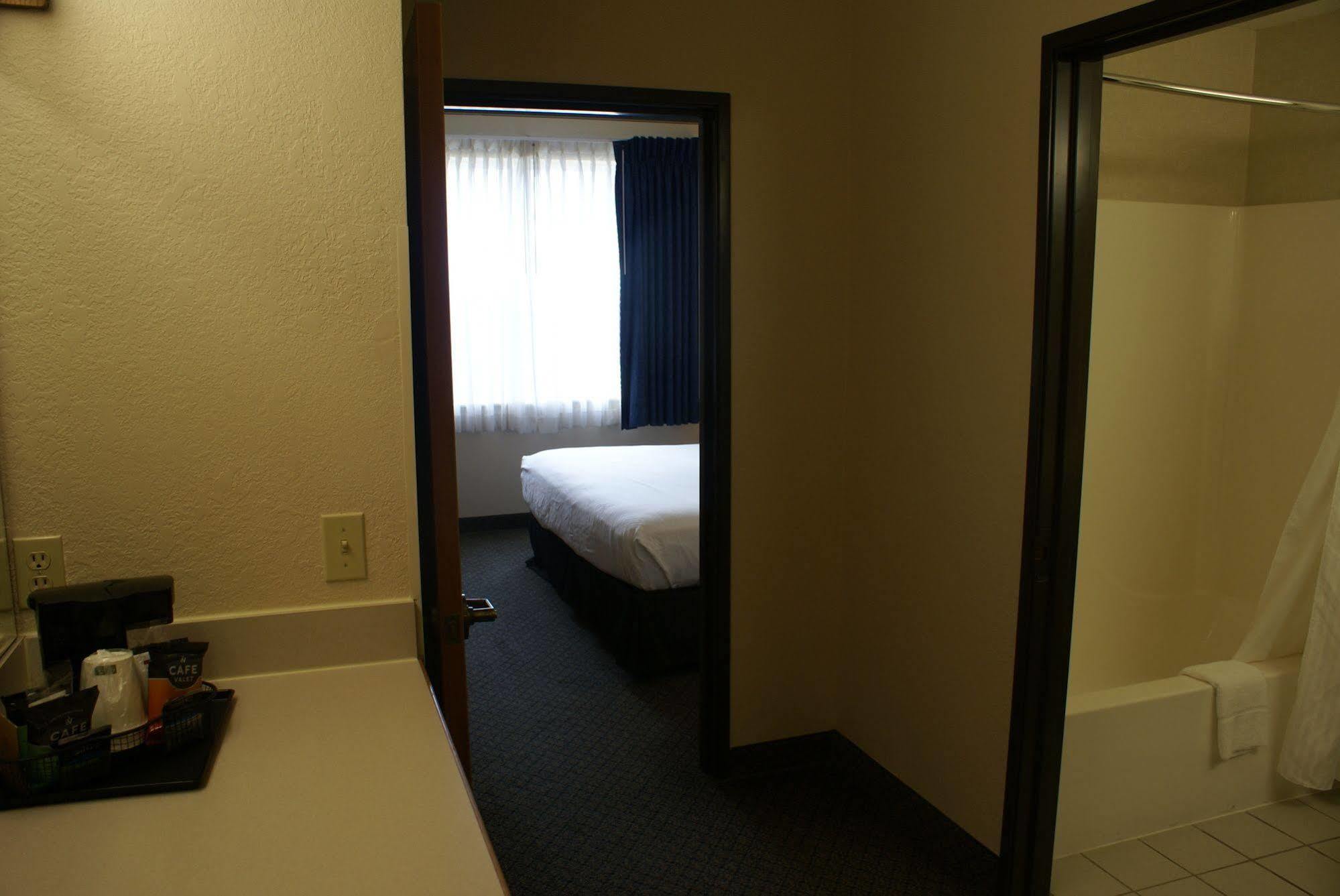 Country Inn & Suites By Radisson, Lansing, Mi Exteriör bild
